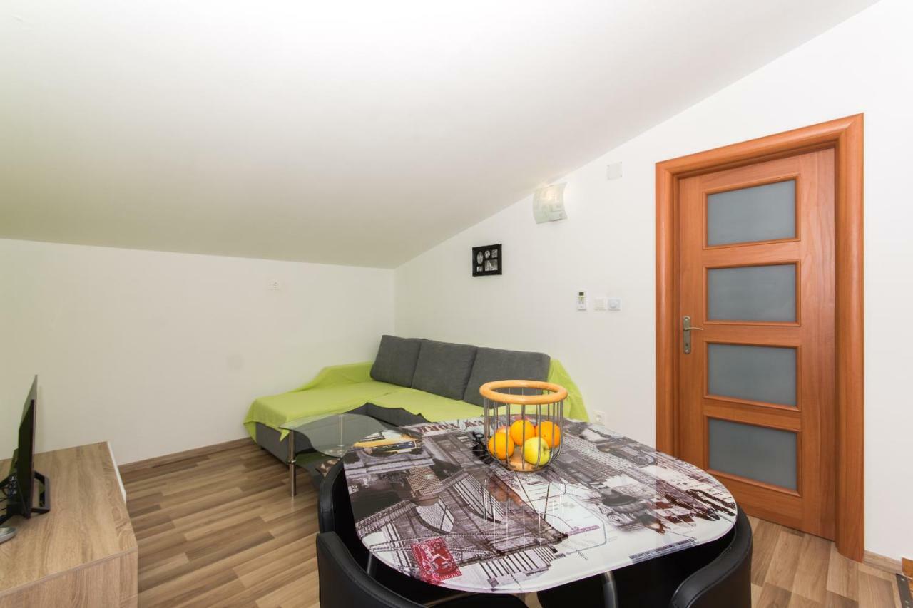 Apartmani Island Traù Esterno foto