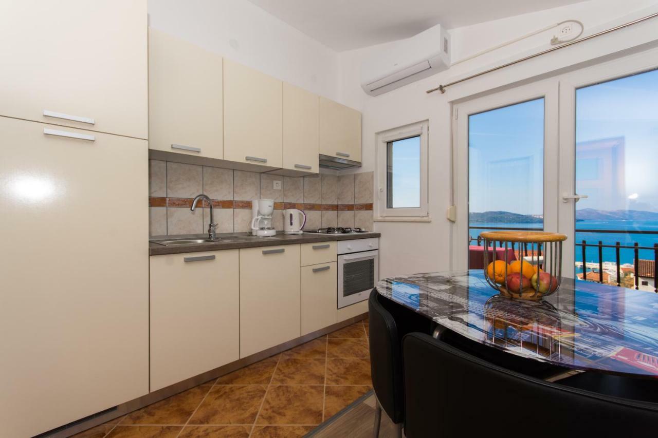 Apartmani Island Traù Esterno foto