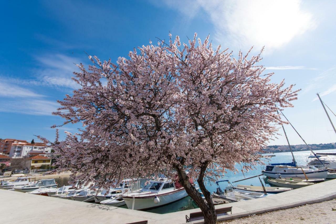 Apartmani Island Traù Esterno foto