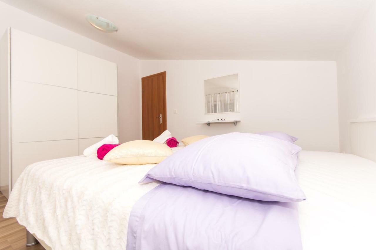 Apartmani Island Traù Esterno foto