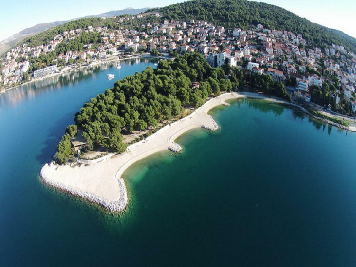 Apartmani Island Traù Esterno foto