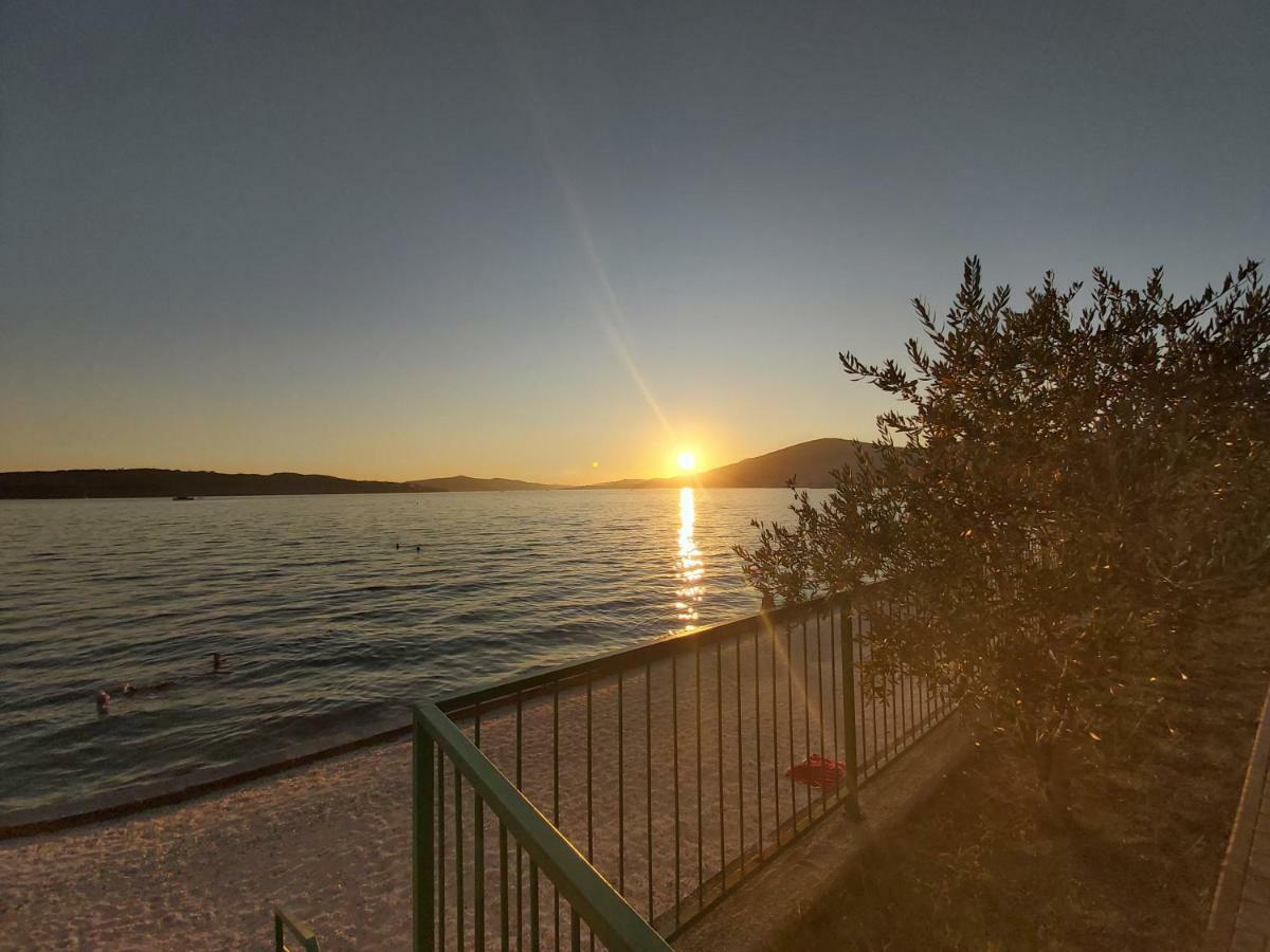 Apartmani Island Traù Esterno foto